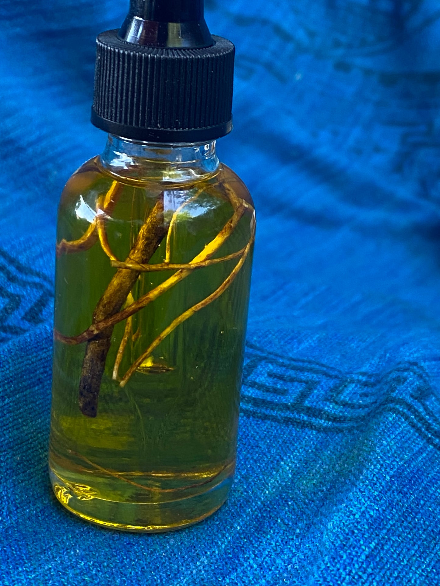 Devils Shoestring oil/protection, increase luck, invisibility, keep away evil, hoodoo