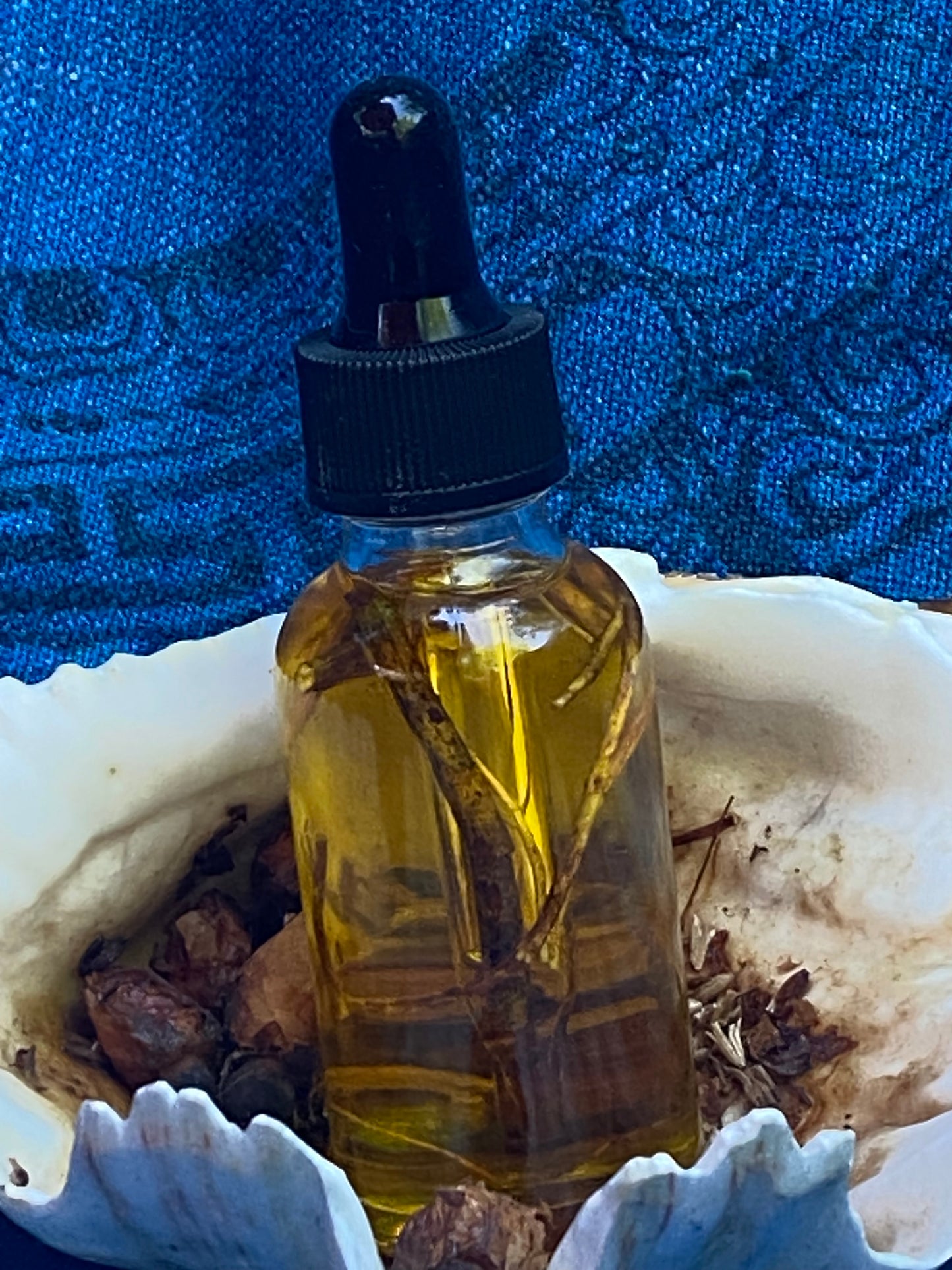 Devils Shoestring oil/protection, increase luck, invisibility, keep away evil, hoodoo