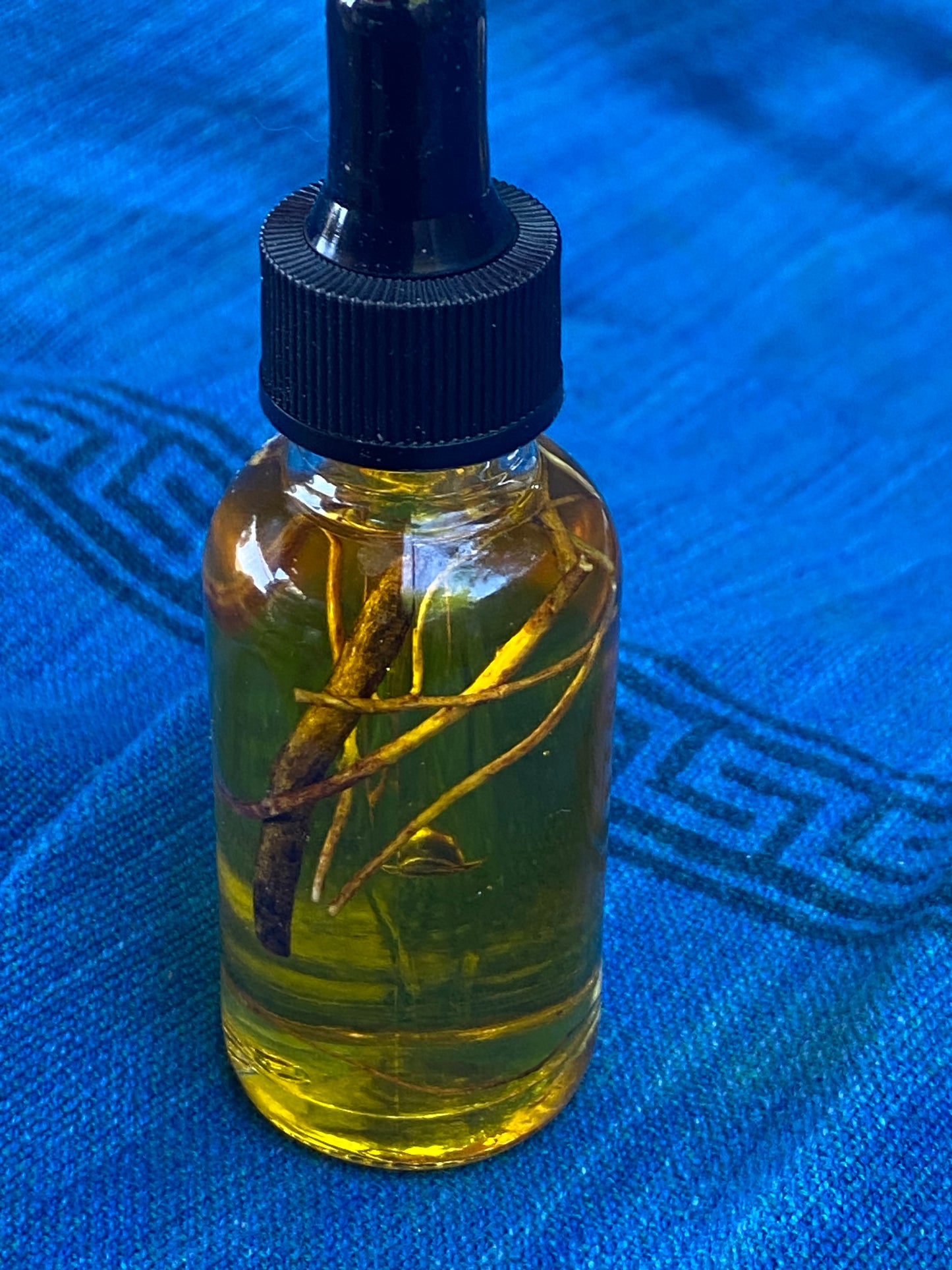 Devils Shoestring oil/protection, increase luck, invisibility, keep away evil, hoodoo